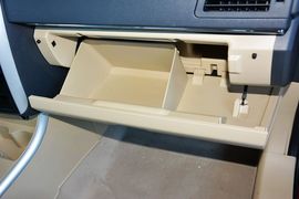 2015款北汽绅宝D20三厢1.5L手动乐尚版