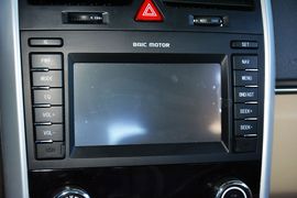 2015款北汽绅宝D20三厢1.5L手动乐尚版