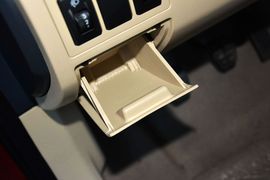 2015款北汽绅宝D20三厢1.5L手动乐尚版