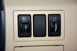 2015款北汽绅宝D20三厢1.5L手动乐尚版