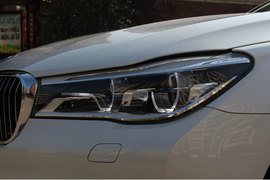 武汉试驾宝马750Li