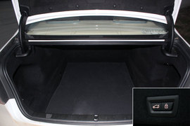 武汉试驾宝马750Li