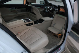 武汉试驾宝马750Li