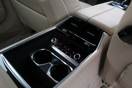 武汉试驾宝马750Li