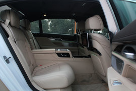 武汉试驾宝马750Li