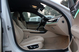 武汉试驾宝马750Li