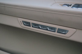 武汉试驾宝马750Li