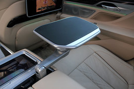 武汉试驾宝马750Li