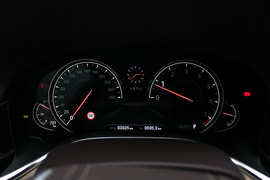 武汉试驾宝马750Li