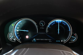 武汉试驾宝马750Li