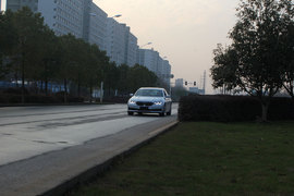 武汉试驾宝马750Li