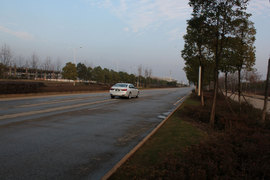 武汉试驾宝马750Li