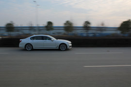 武汉试驾宝马750Li