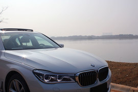 武汉试驾宝马750Li