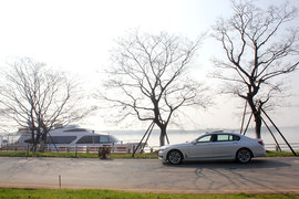 武汉试驾宝马750Li