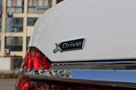 武汉试驾宝马750Li