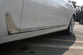 武汉试驾宝马750Li