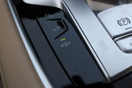 武汉试驾宝马750Li