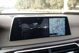 武汉试驾宝马750Li