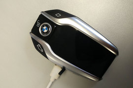 武汉试驾宝马750Li