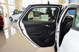 2015款福特福克斯三厢1.6L自动风尚型