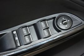 2015款福特福克斯三厢1.6L自动风尚型