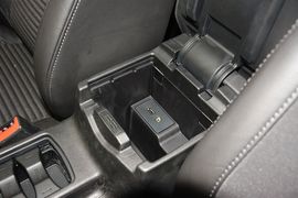 2015款福特福克斯三厢1.6L自动风尚型