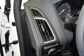 2015款福特福克斯三厢1.6L自动风尚型