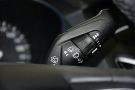 2015款福特福克斯三厢1.6L自动风尚型