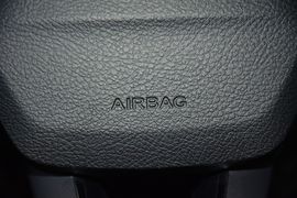 2015款福特福克斯三厢1.6L自动风尚型