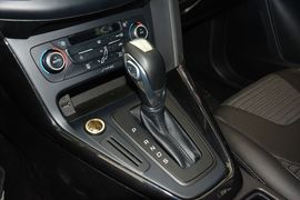 2015款福特福克斯三厢1.6L自动风尚型