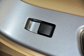 2015款海马第四代福美来1.6L手动品尚型