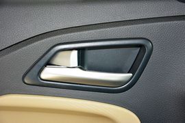 2015款海马第四代福美来1.6L手动品尚型