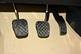 2015款海马第四代福美来1.6L手动品尚型