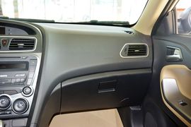 2015款海马第四代福美来1.6L手动品尚型