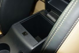 2015款海马第四代福美来1.6L手动品尚型