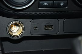 2015款海马第四代福美来1.6L手动品尚型