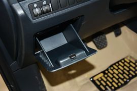 2015款海马第四代福美来1.6L手动品尚型