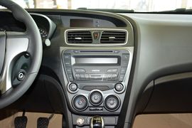 2015款海马第四代福美来1.6L手动品尚型