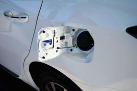 2016款丰田卡罗拉双擎1.8L