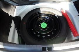 2016款丰田卡罗拉双擎1.8L