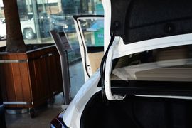 2016款丰田卡罗拉双擎1.8L