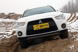 三菱欧蓝德劲界对比斯巴鲁森林人