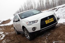 三菱欧蓝德劲界对比斯巴鲁森林人