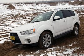 三菱欧蓝德劲界对比斯巴鲁森林人