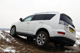 三菱欧蓝德劲界对比斯巴鲁森林人