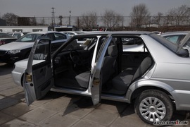 2010款一汽大众捷达1.6L手动伙伴型