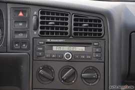 2010款一汽大众捷达1.6L手动伙伴型