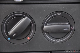 2010款一汽大众捷达1.6L手动伙伴型