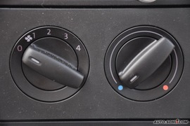 2010款一汽大众捷达1.6L手动伙伴型